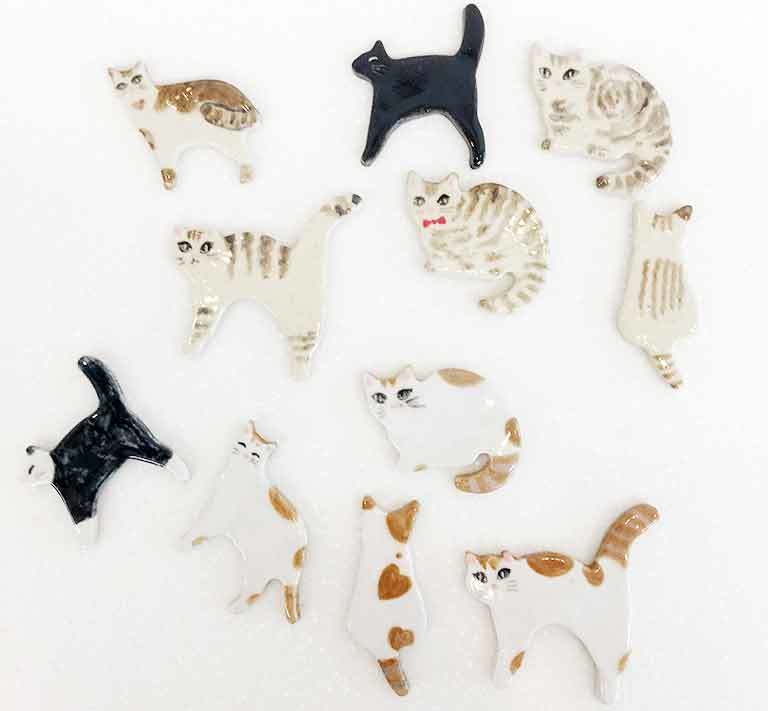 クッキーの抜き型で作る陶器の猫ブローチがいっぱい！
