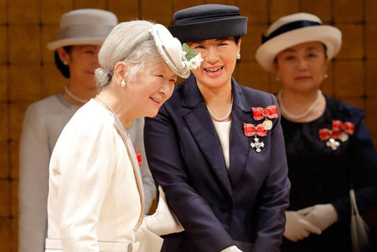 2018年、日本赤十字大会で、美智子さまは、「次の総裁はこの人」と雅子さまを紹介。雅子さまは15年間ぶりの出席でした。(写真:日本赤十字社提供)